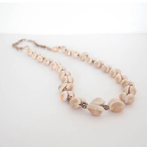 Vintage Jewelry - Vintage Shell Necklace